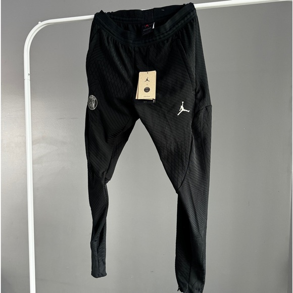 🚨SOLD VIA DEPOP - Jordan x PSG soccer pants - Picture 2 of 9